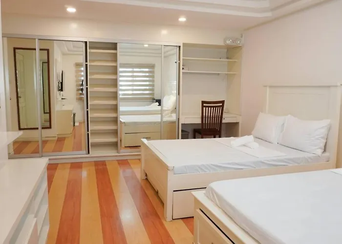 Makati Altean Holiday home